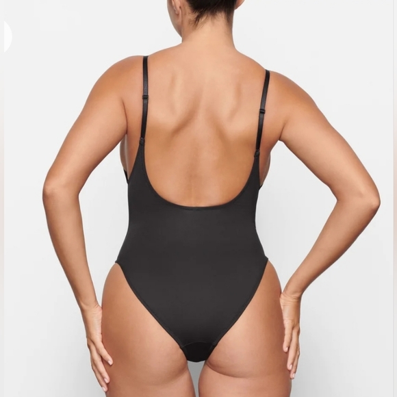 SKIMS SWIM SCOOP NECK ONE PIECE/ ONYX/ XS/NWT/ SWIMSUIT 🩱 - Picture 3 of 13